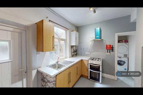 4 bedroom terraced house to rent, Landcross Road, Manchester, M14
