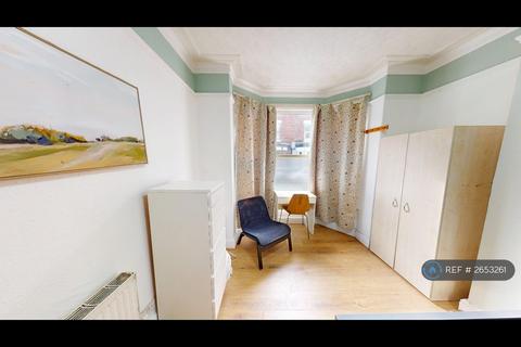 4 bedroom terraced house to rent, Landcross Road, Manchester, M14