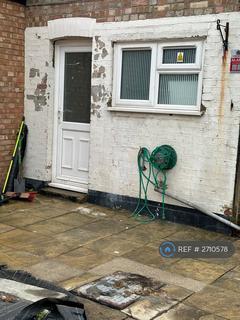 4 bedroom end of terrace house to rent, College Gardens, London, N18