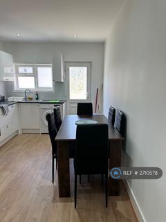 4 bedroom end of terrace house to rent, College Gardens, London, N18