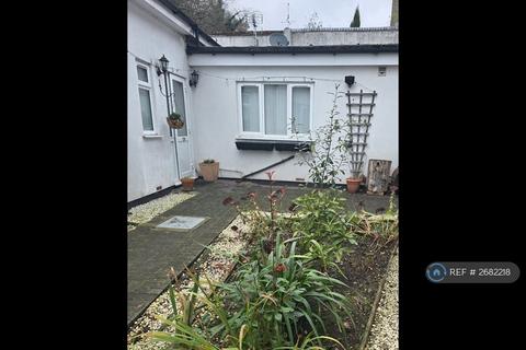 2 bedroom semi-detached house to rent, Station Road, Amersham, HP7