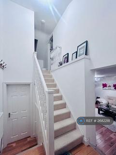 2 bedroom semi-detached house to rent, Station Road, Amersham, HP7