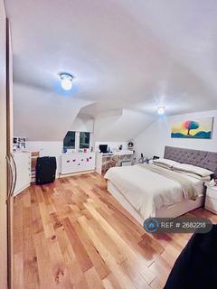 2 bedroom semi-detached house to rent, Station Road, Amersham, HP7