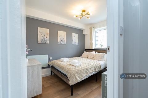 3 bedroom flat to rent, Nicholas Court, Hayling Island, PO11