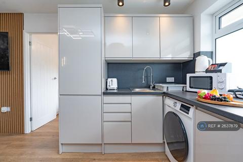 3 bedroom flat to rent, Nicholas Court, Hayling Island, PO11