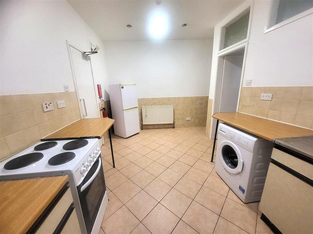Kitchen Pic 1