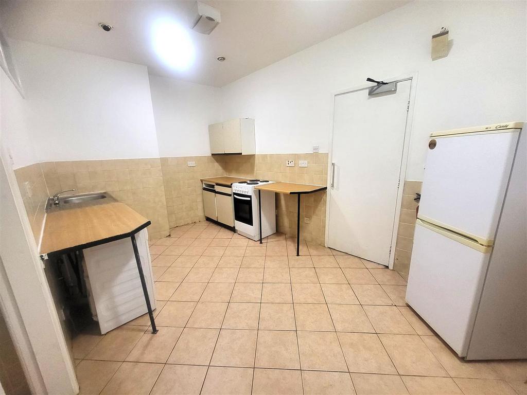 Kitchen Pic 2