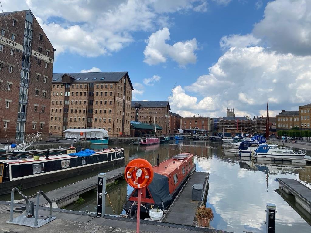 Docks.jpg