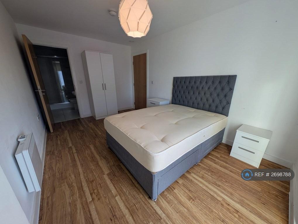 Master Bed + Ensuite