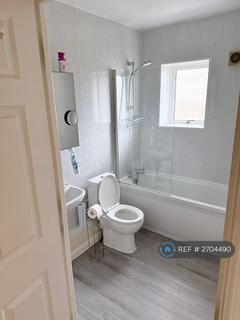 2 bedroom flat to rent, Conrad House, London, E16