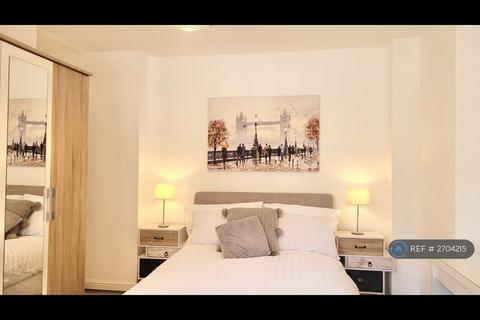 2 bedroom flat to rent, Charlbert Court, London, NW8