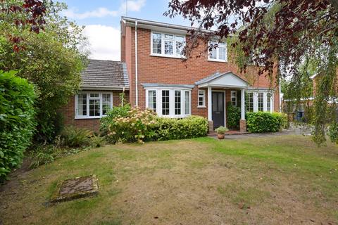 4 bedroom detached house for sale, Woodstock Close, Cranleigh, GU6