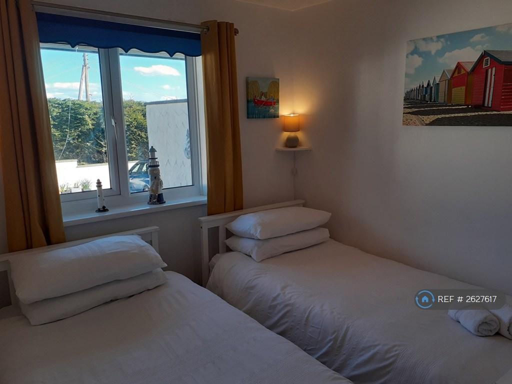 Twin Bedroom