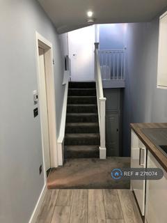 2 bedroom flat to rent, Salcott Road, London, SW11