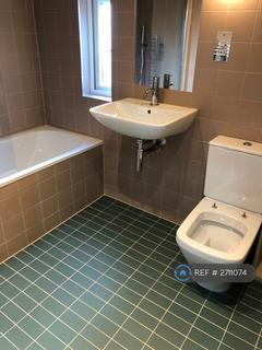 2 bedroom flat to rent, Salcott Road, London, SW11