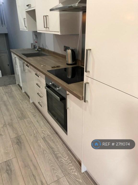 Fully Fitted Kitchen