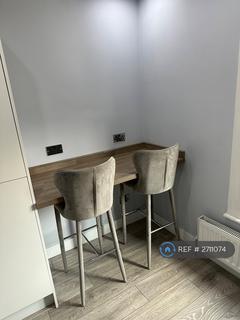 2 bedroom flat to rent, Salcott Road, London, SW11