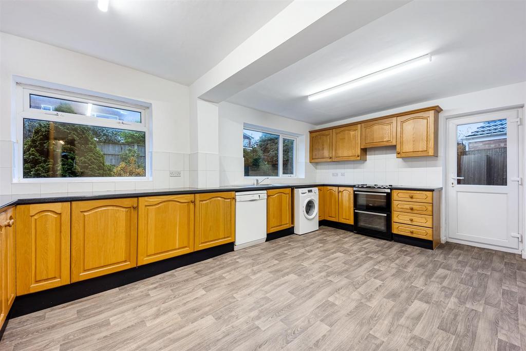 7 Epping Close kitchen.jpg