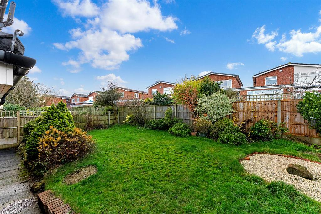 7 Epping Close garden 4.jpg