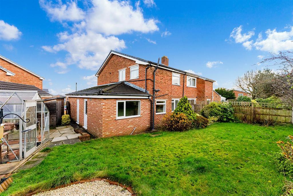 7 Epping Close garden 2.jpg