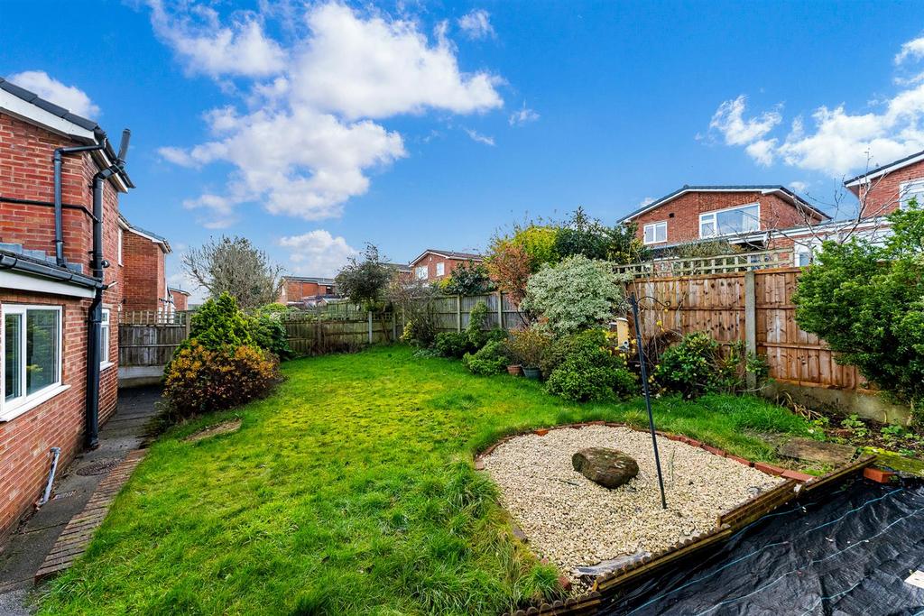 7 Epping Close garden.jpg
