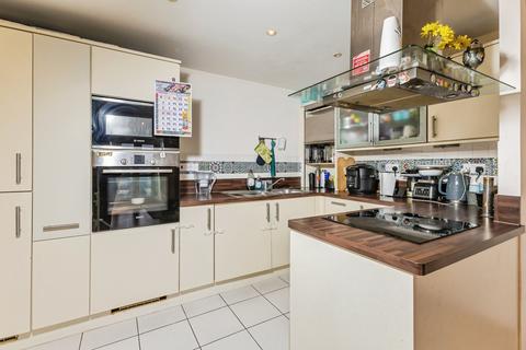 2 bedroom flat for sale, Napier Road, Reading RG1