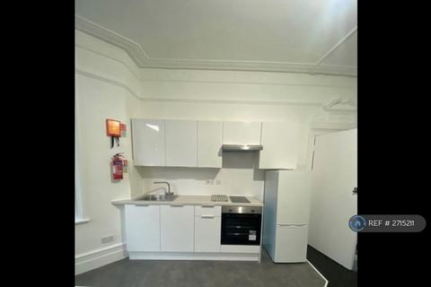 1 bedroom in a house share to rent, Springwell Avenue, London, NW10