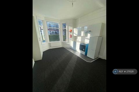 1 bedroom in a house share to rent, Springwell Avenue, London, NW10