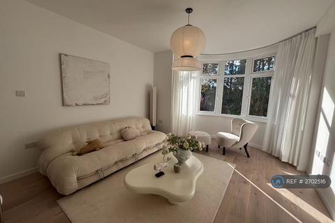 2 bedroom maisonette to rent, Boston Road, London, W7