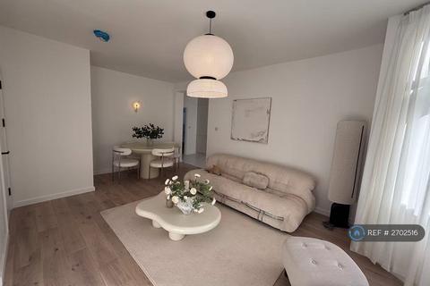 2 bedroom maisonette to rent, Boston Road, London, W7