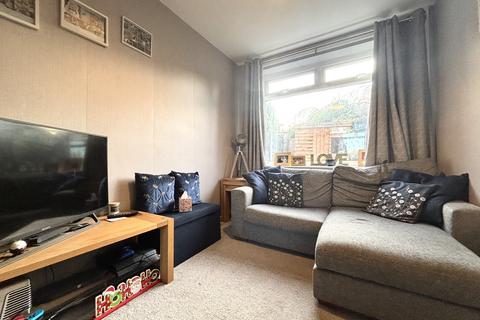 3 bedroom semi-detached house for sale, Needwood Road, Woodley