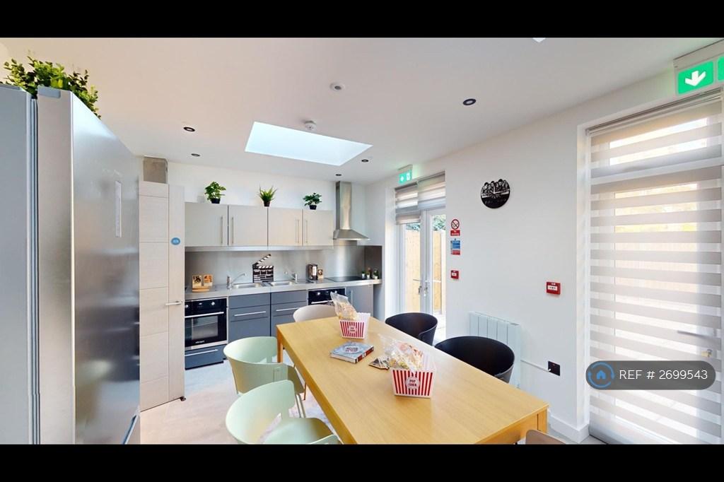 Communal Kitchen/Living