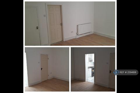 3 bedroom terraced house to rent, Ben Street, Manchester, M11