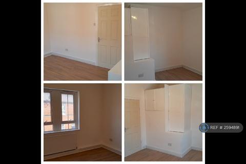 3 bedroom terraced house to rent, Ben Street, Manchester, M11