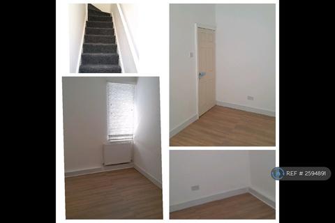 3 bedroom terraced house to rent, Ben Street, Manchester, M11