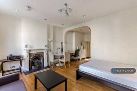 Studio to rent, Danbury Street, London, N1