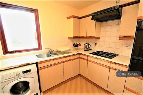 3 bedroom flat to rent, Sienna Garden, Edinburgh, EH9