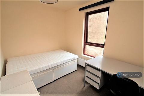 3 bedroom flat to rent, Sienna Garden, Edinburgh, EH9