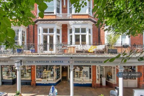 undefined, The Pantiles, Tunbridge Wells, TN2