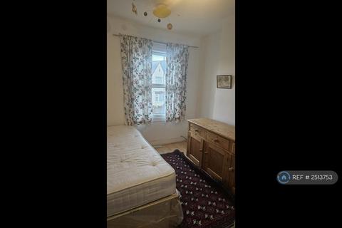 1 bedroom in a house share to rent, Churchill Road, London, HA8