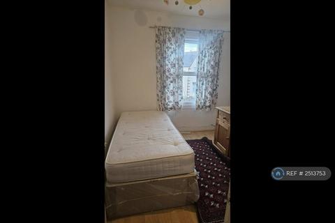 1 bedroom in a house share to rent, Churchill Road, London, HA8