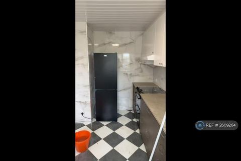 1 bedroom in a house share to rent, Cruikshank Road, London, E15