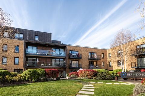 3 bedroom flat to rent, Dowding Drive, London, SE9
