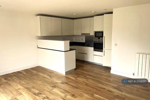 3 bedroom flat to rent, Dowding Drive, London, SE9