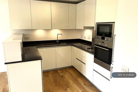 3 bedroom flat to rent, Dowding Drive, London, SE9