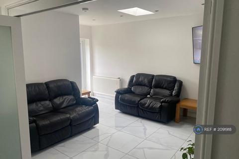 3 bedroom semi-detached house to rent, Earlswood Road, Leicester, LE5