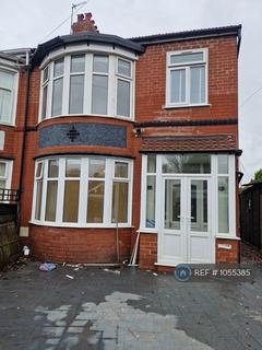 1 bedroom in a house share to rent, Green Drive, Manchester, M19