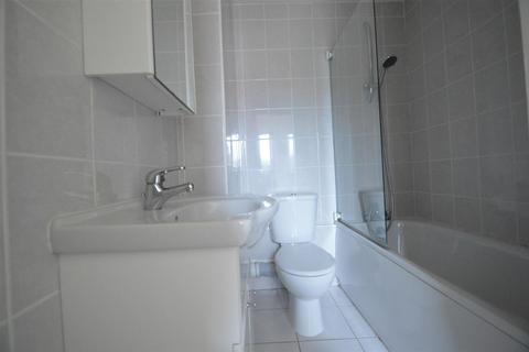 2 bedroom flat to rent, Cadogan Gardens, London, E18