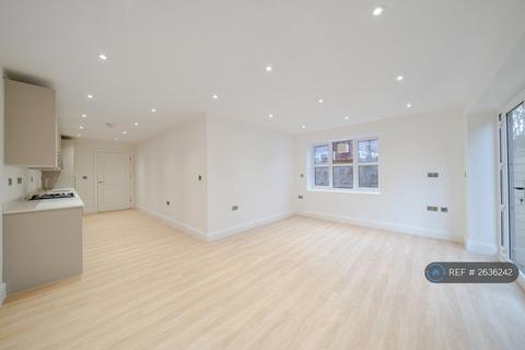 3 bedroom flat to rent, West Hill, South Croydon, CR2