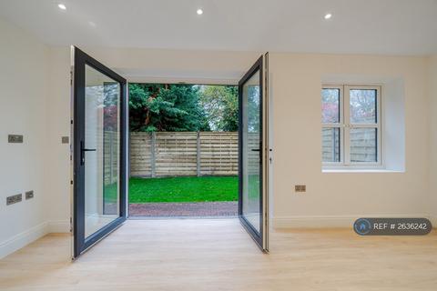 3 bedroom flat to rent, West Hill, South Croydon, CR2